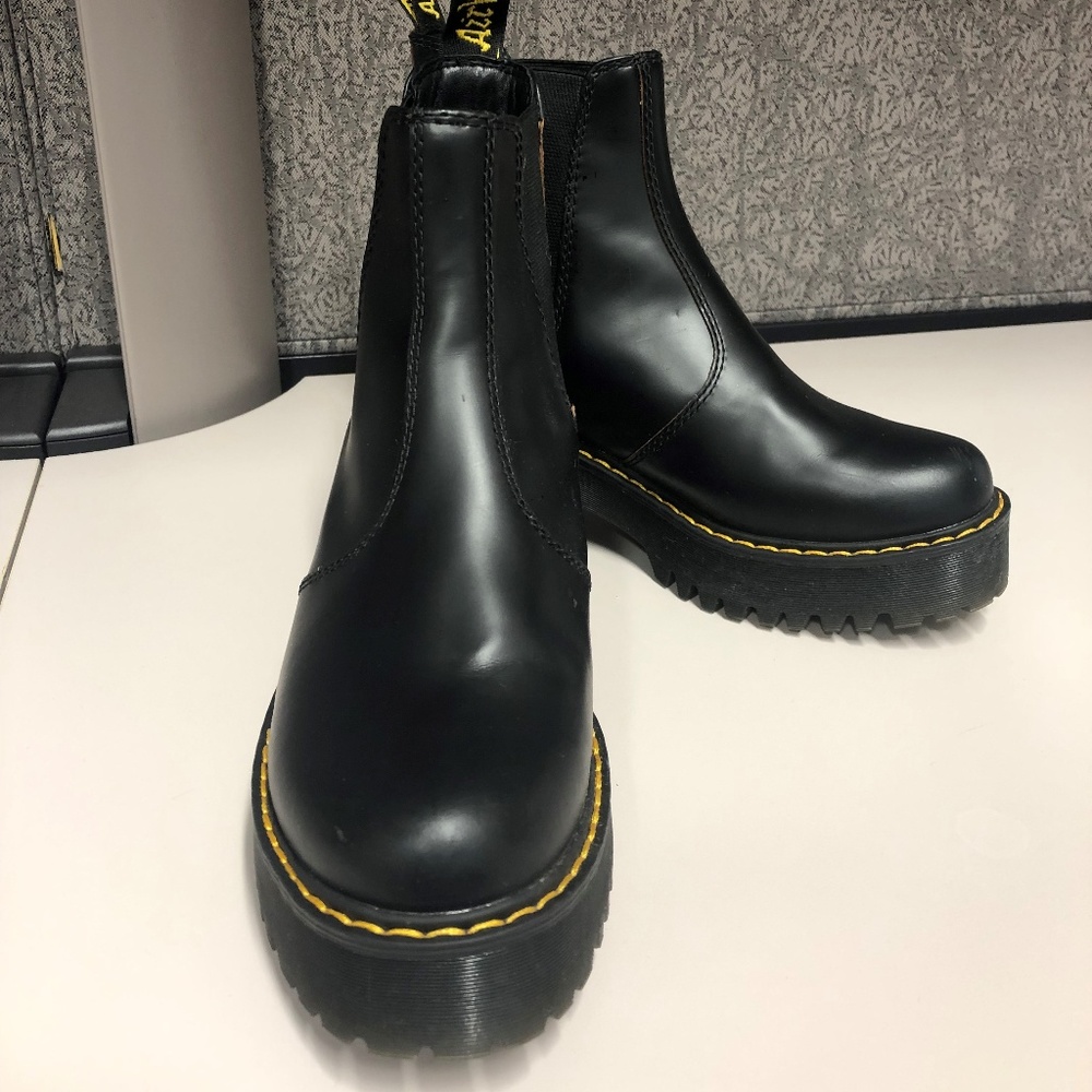 Dr. Marten Chelsea Boot Black Size (38)